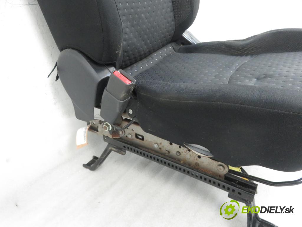 MITSUBISHI ASX (GA_W_) CROSSOVER 2013 1798,00 Fotele, kanapy 1798,00 Sedadlá, sedačky