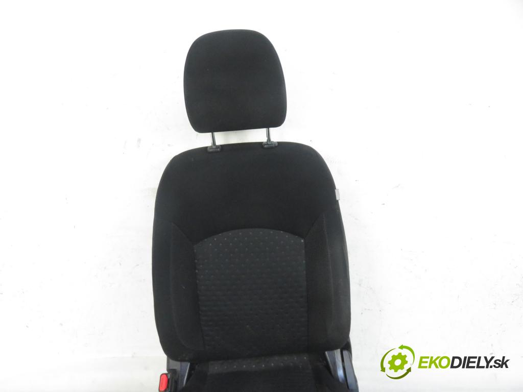 MITSUBISHI ASX (GA_W_) CROSSOVER 2013 1798,00 Fotele, kanapy 1798,00 Sedadlá, sedačky