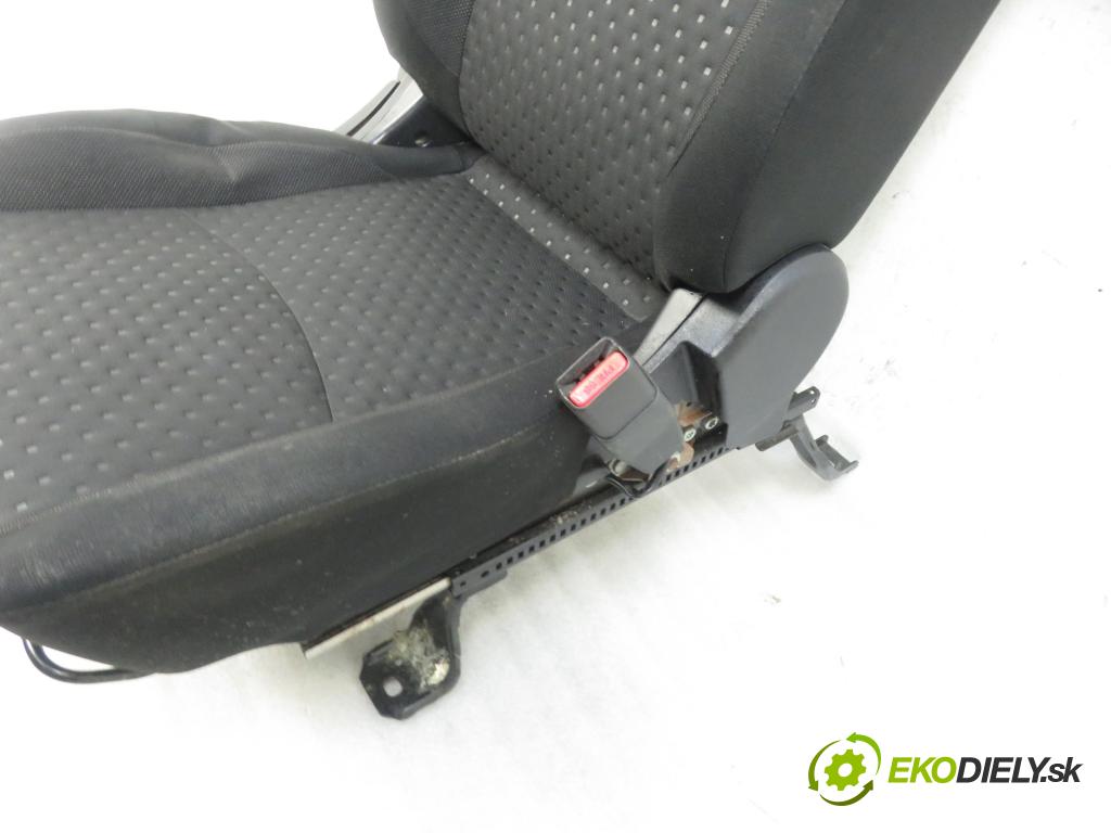 MITSUBISHI ASX (GA_W_) CROSSOVER 2013 1798,00 Fotele, kanapy 1798,00 Sedadlá, sedačky