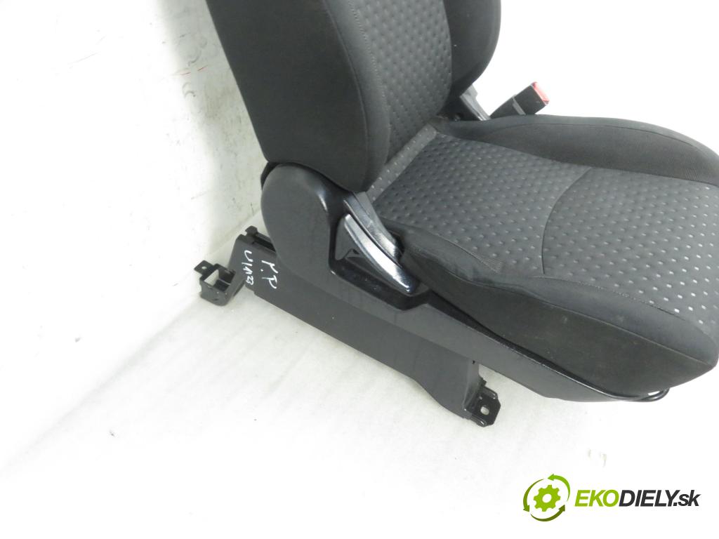MITSUBISHI ASX (GA_W_) CROSSOVER 2013 1798,00 Fotele, kanapy 1798,00 Sedadlá, sedačky