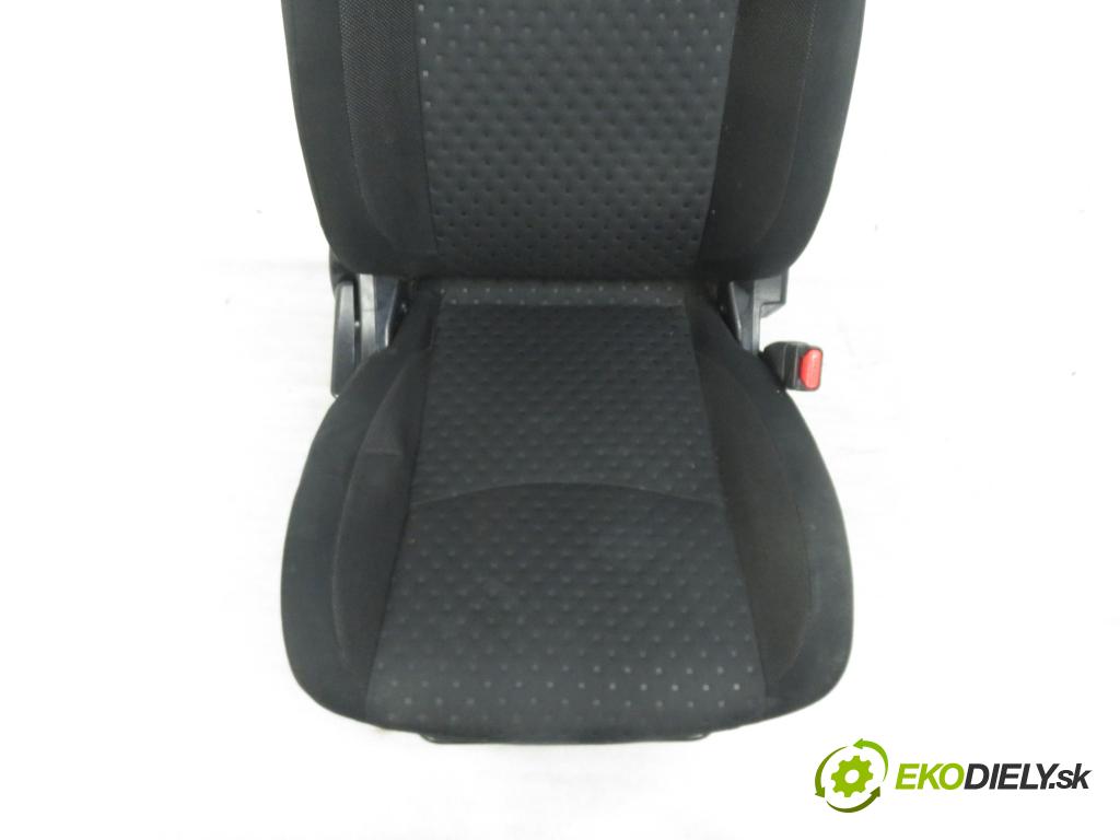 MITSUBISHI ASX (GA_W_) CROSSOVER 2013 1798,00 Fotele, kanapy 1798,00 Sedadlá, sedačky
