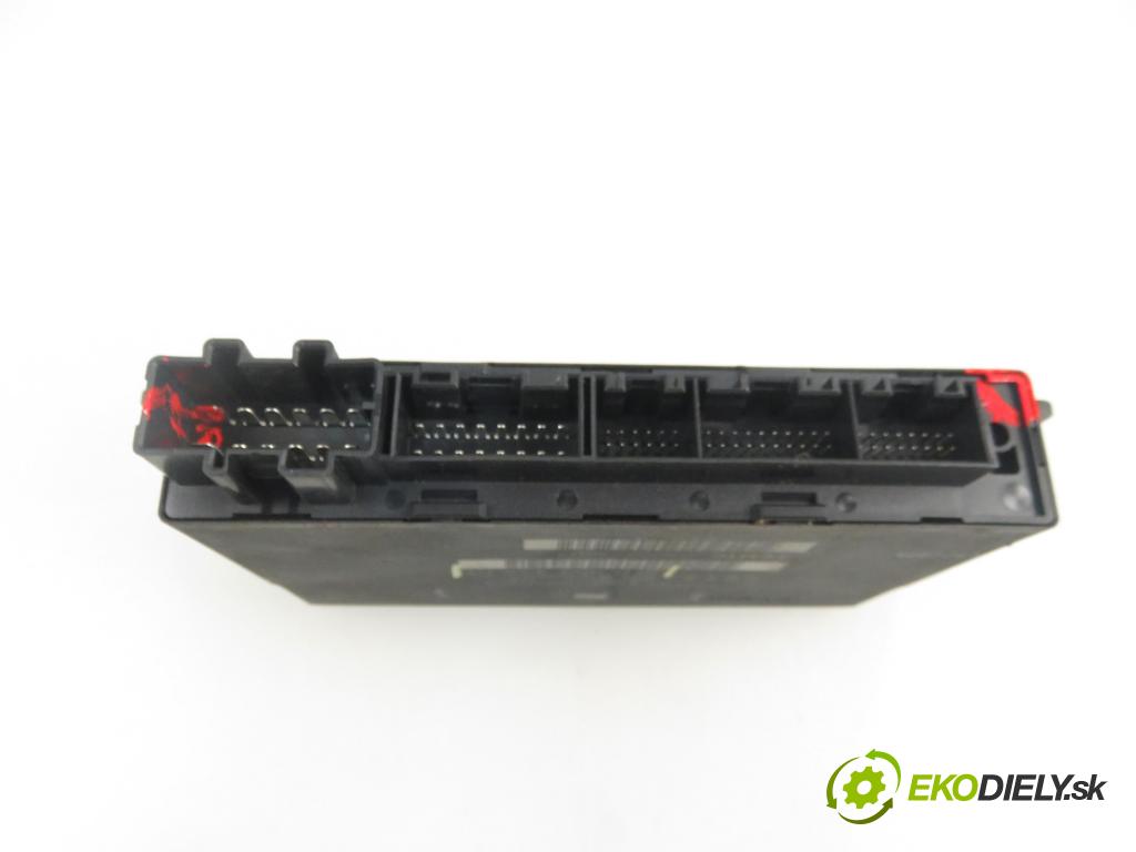 AUDI A4 (8EC, B7) SEDAN 2006 1984,00 Moduły komfortu 1984,00 MODUL komfortu 8E0959433BT