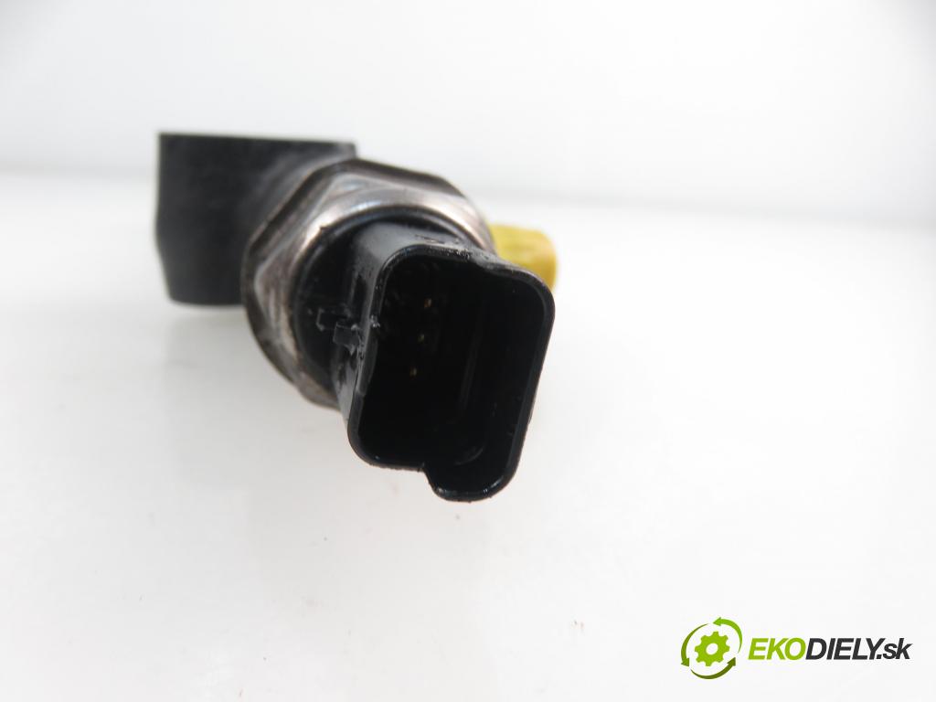 PEUGEOT 307 (3A/C) HB 2002 1398,00 Listwy wtryskowe 1398,00 Lišta vstrekovacia 9654592680; 9653981180 (Vstrekovacie lišty)