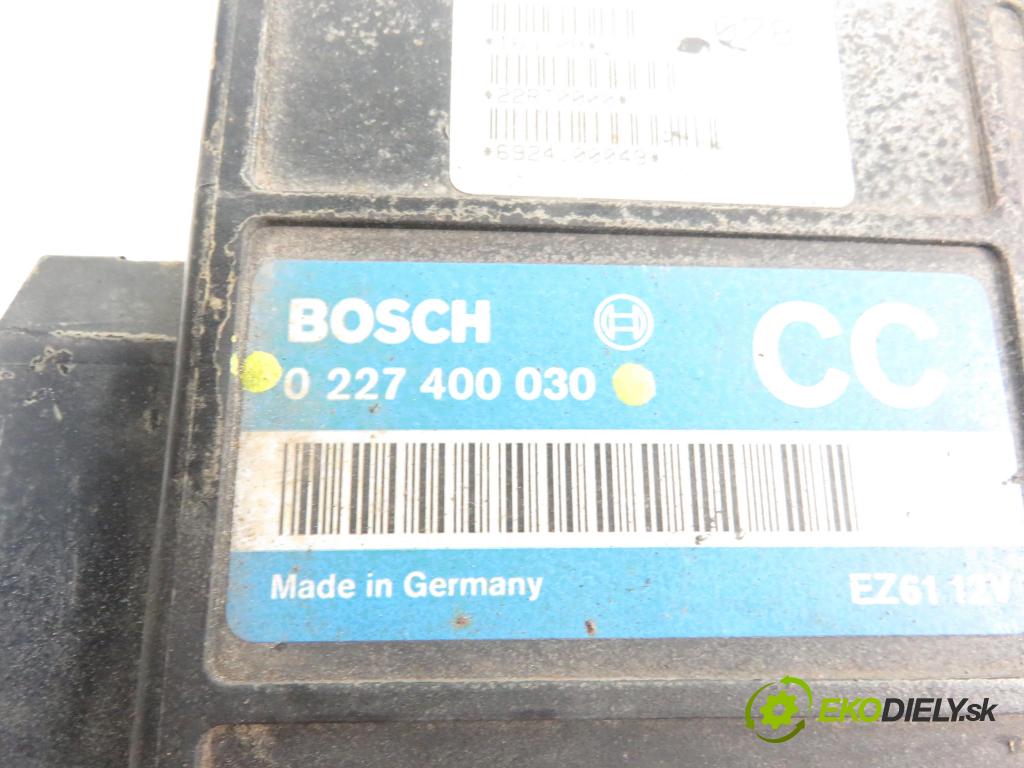 OPEL OMEGA A (16_, 17_, 19_) SEDAN 1991 1796,00 Sterowniki silnika 1796,00 Riadiaca jednotka Motor 0227400030