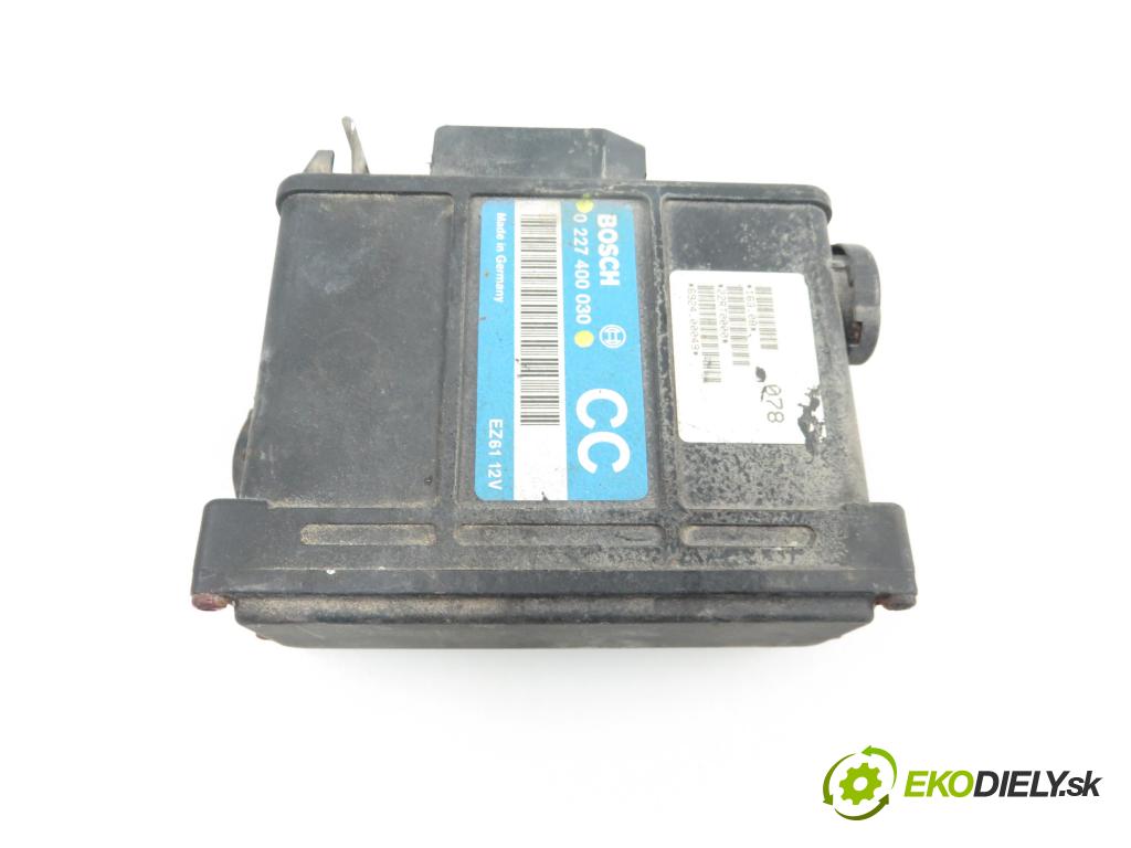 OPEL OMEGA A (16_, 17_, 19_) SEDAN 1991 1796,00 Sterowniki silnika 1796,00 Riadiaca jednotka Motor 0227400030