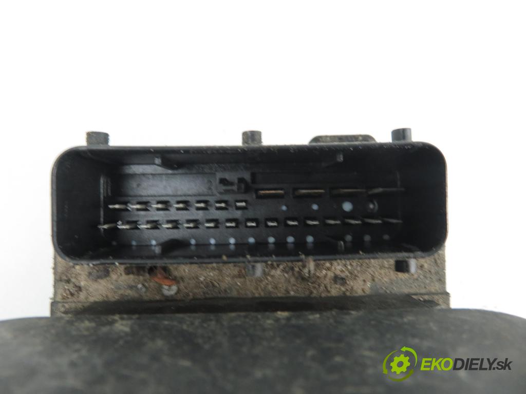 VOLVO V40 Kombi (645) KOMBI 2001 1870,00 Sterowniki ABS 1870,00 Pumpa ABS 0273004224; 30857585; 0265216462 (Pumpy ABS)