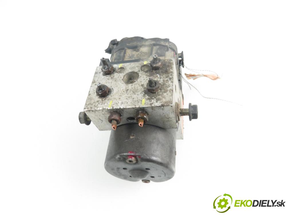 VOLVO V40 Kombi (645) KOMBI 2001 1870,00 Sterowniki ABS 1870,00 Pumpa ABS 0273004224; 30857585; 0265216462 (Pumpy ABS)