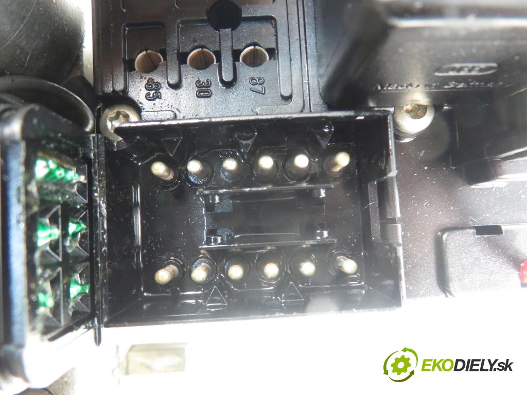 VW TRANSPORTER IV Skrzynia (70XA) BUS 1995 2370,00 Sterowniki ABS 2370,00 Pumpa ABS 0265201037; 701614111 (Pumpy ABS)