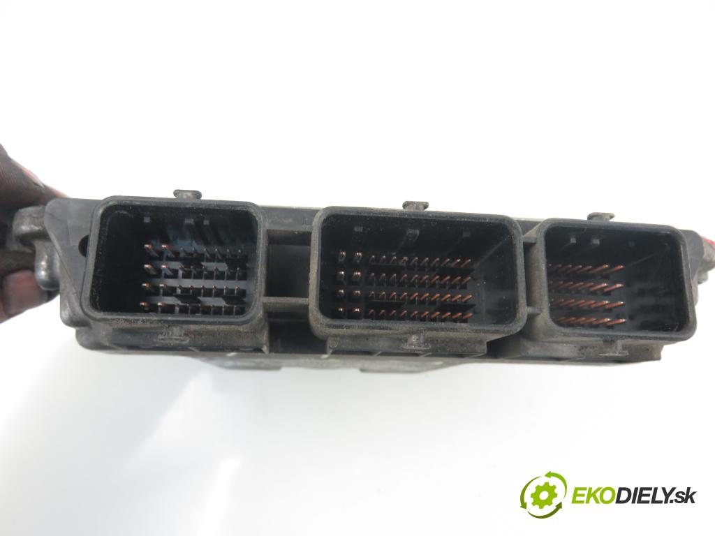 RENAULT SCENIC II (JM0/1_) MINIVAN 2004 1870,00 Sterowniki silnika 1870,00 Riadiaca jednotka Motor 0281011549; 8200391966