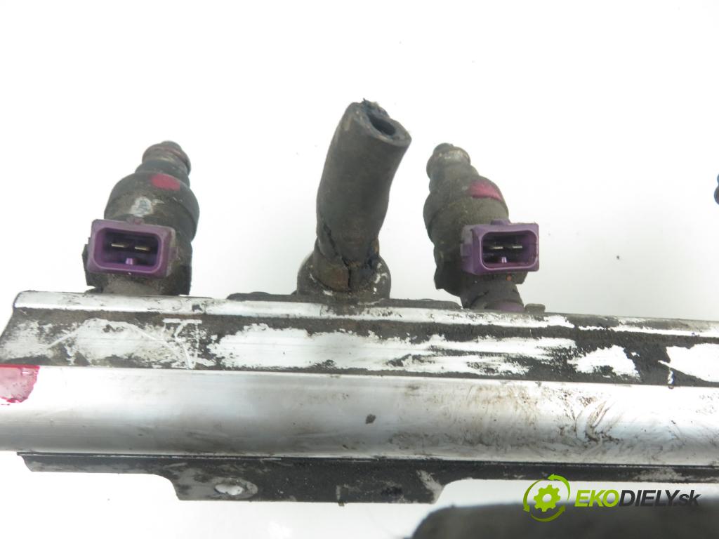 VOLVO V40 Kombi (645) KOMBI 1997 1731,00 Listwy wtryskowe 1731,00 Lišta vstrekovacia 9125118 (Vstrekovacie lišty)