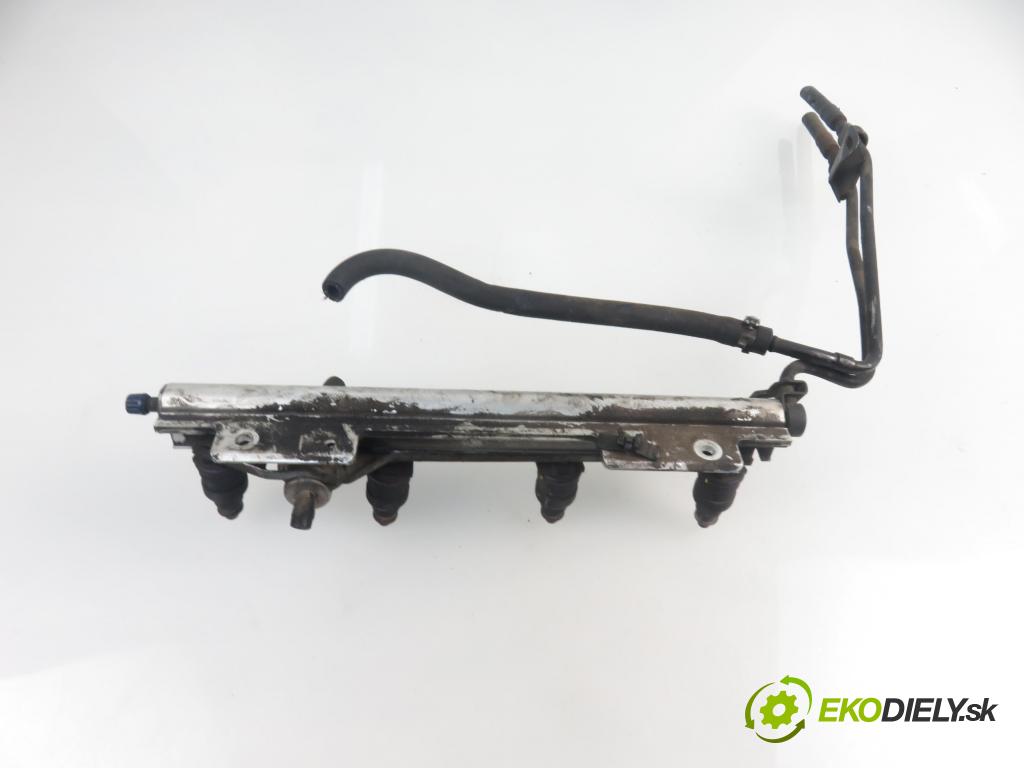 VOLVO V40 Kombi (645) KOMBI 1997 1731,00 Listwy wtryskowe 1731,00 Lišta vstrekovacia 9125118 (Vstrekovacie lišty)