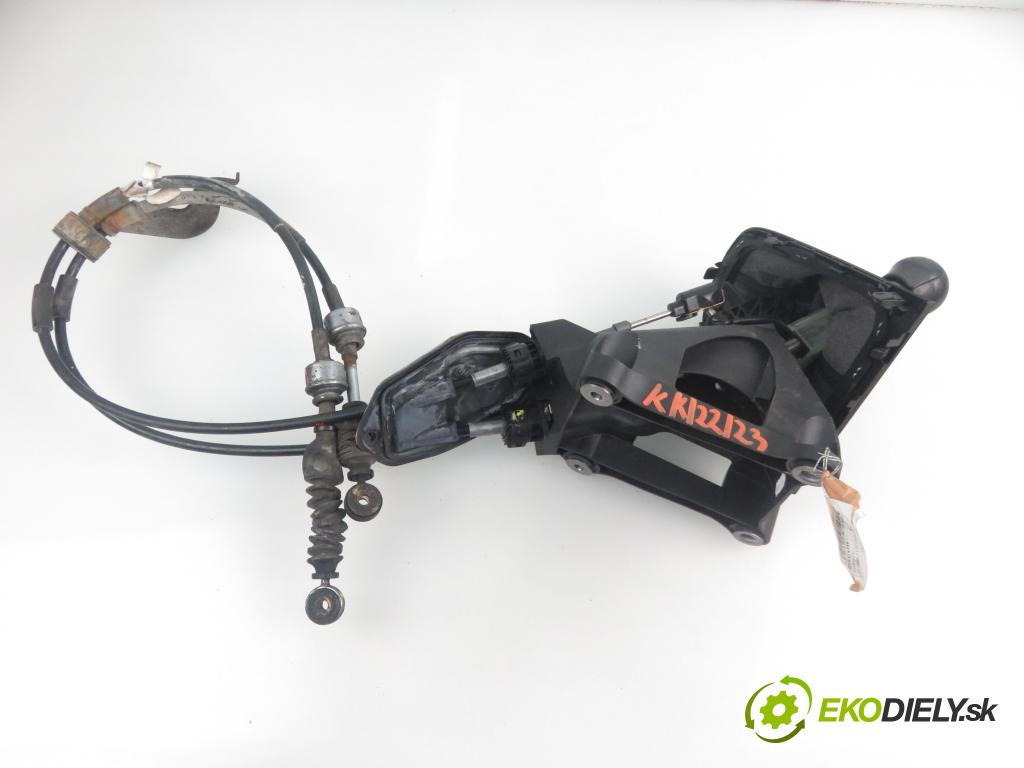 TOYOTA AURIS (_E15_) HB 2010 73,00 1.33 Dual-VVTi 99 - 1NR-FE 1329,00 ZVEDÁK: