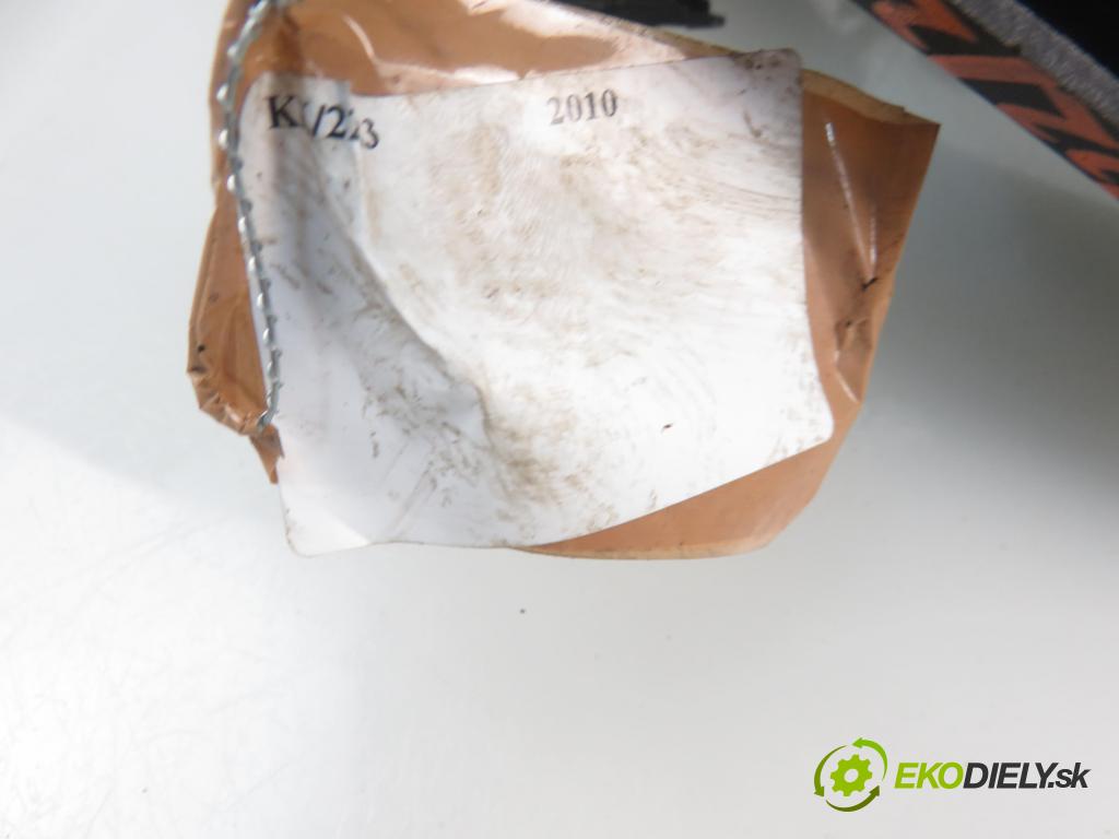 TOYOTA AURIS (_E15_) HB 2010 73,00 1.33 Dual-VVTi 99 - 1NR-FE 1329,00 ZVEDÁK: