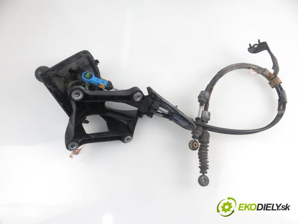 TOYOTA AURIS (_E15_) HB 2010 73,00 1.33 Dual-VVTi 99 - 1NR-FE 1329,00 ZVEDÁK: