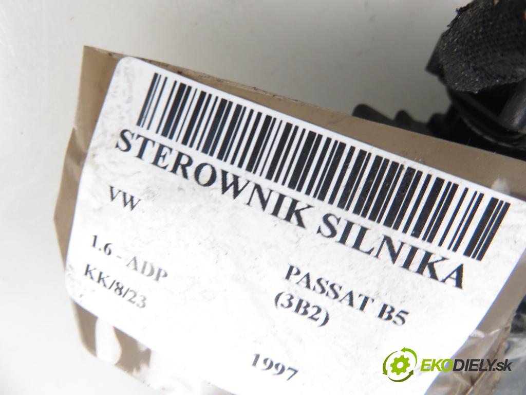 VW PASSAT B5 (3B2) SEDAN 1997 1595,00 Sterowniki silnika 1595,00 Riadiaca jednotka Motor 3B0907557D; 5WP436001