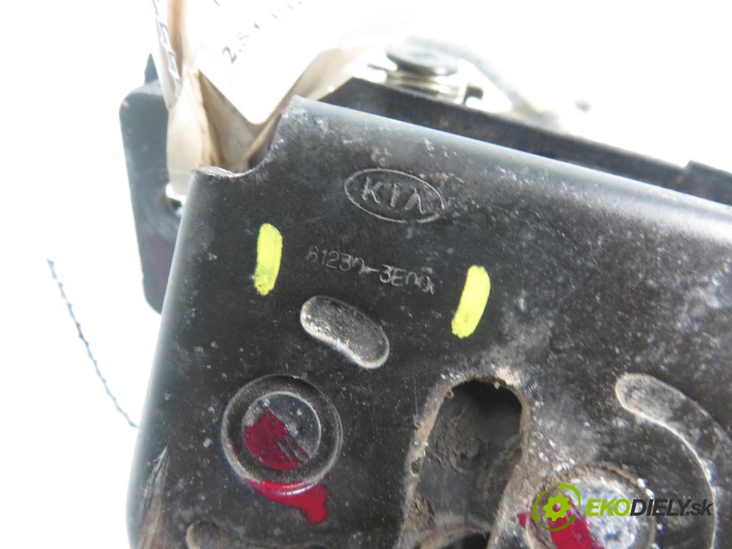 KIA SORENTO I (JC) SUV 2004 2497,00 Zamki 2497,00 zámok dveří kufr MAN: 812303E000
