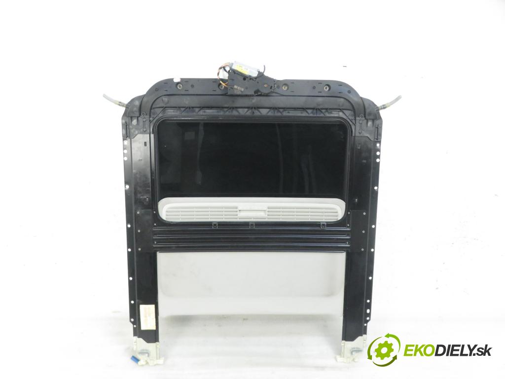 VW JETTA III (1K2) SEDAN 2005 2480,00 Szyberdachy 2480,00 střešní okno 8D0959591C; 0390200017; 849696564 (Okna karoserie)