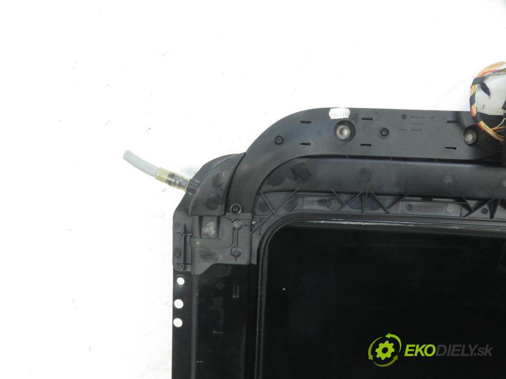 VW JETTA III (1K2) SEDAN 2005 2480,00 Szyberdachy 2480,00 střešní okno 8D0959591C; 0390200017; 849696564 (Okna karoserie)