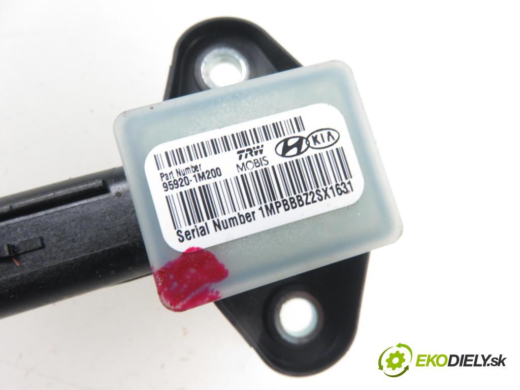 HYUNDAI SONATA VI (YF) SEDAN 2014 2359,00 Czujniki uderzenia 2359,00 Snímač nárazu 959201m200 (Snímače nárazu)