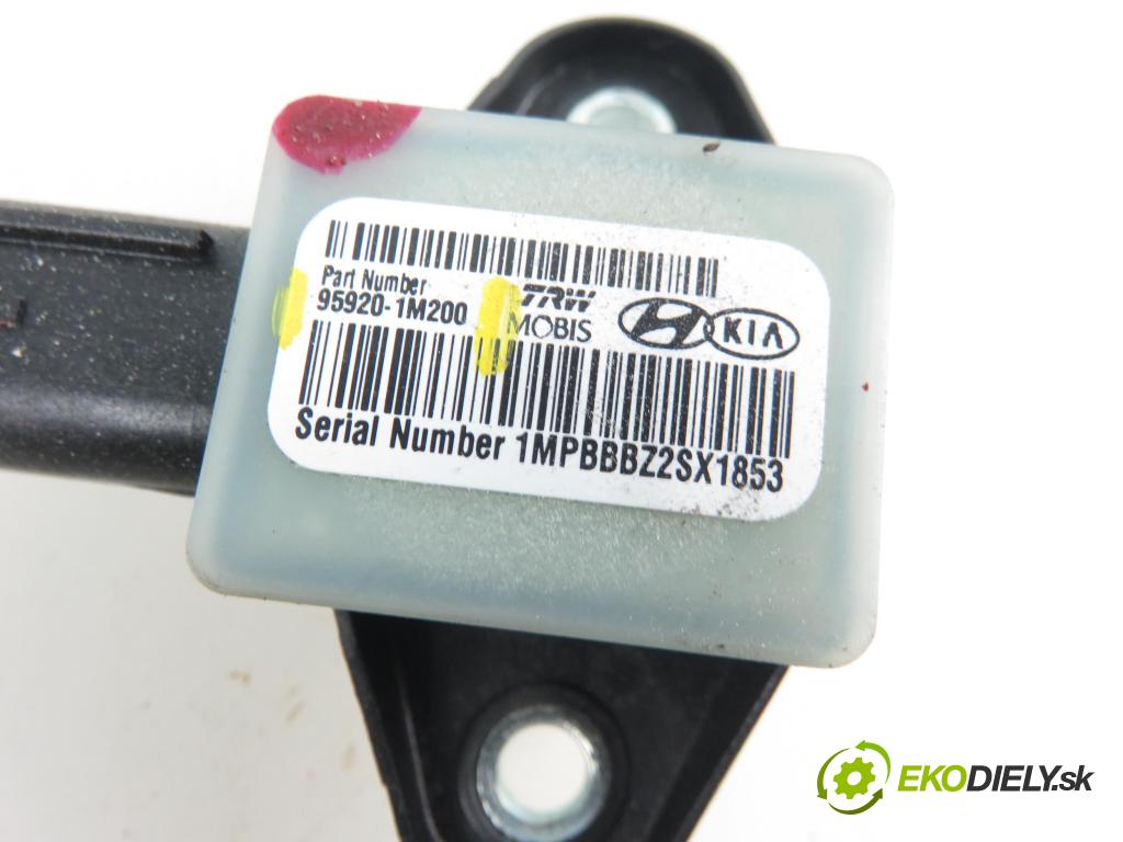 HYUNDAI SONATA VI (YF) SEDAN 2014 2359,00 Czujniki uderzenia 2359,00 Snímač nárazu 959201m200 (Snímače nárazu)