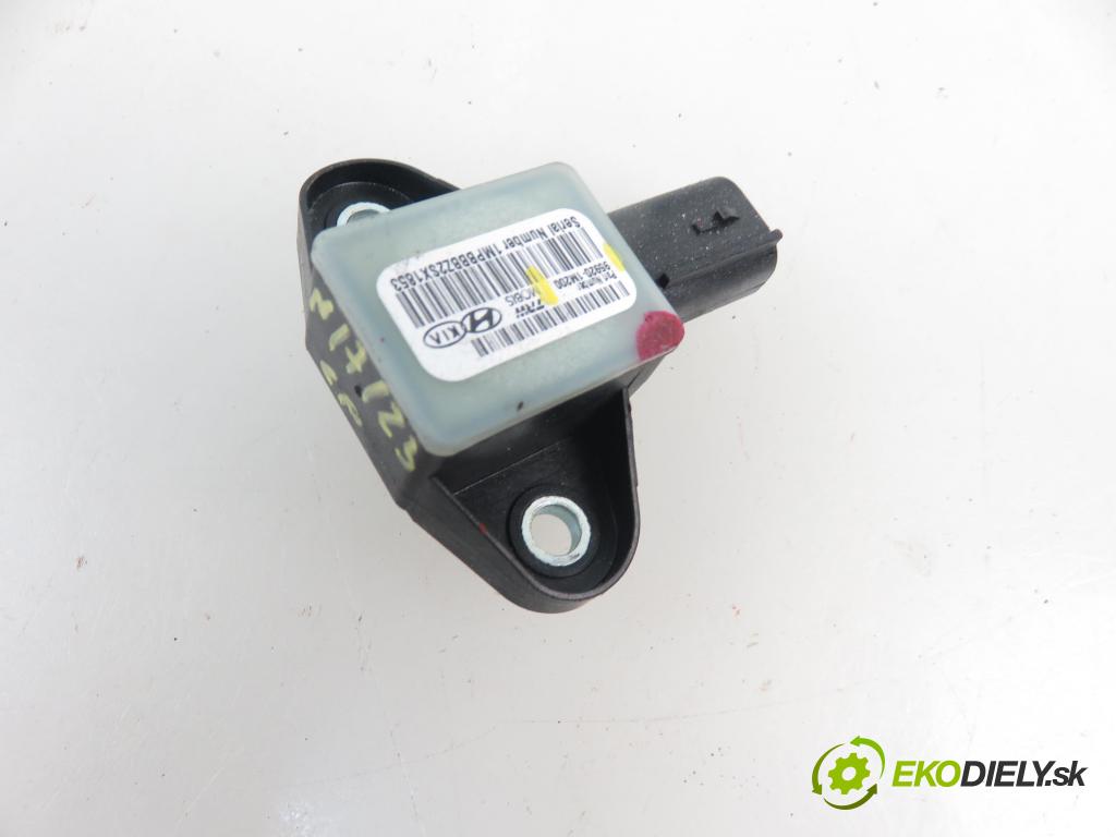 HYUNDAI SONATA VI (YF) SEDAN 2014 2359,00 Czujniki uderzenia 2359,00 Snímač nárazu 959201m200 (Snímače nárazu)