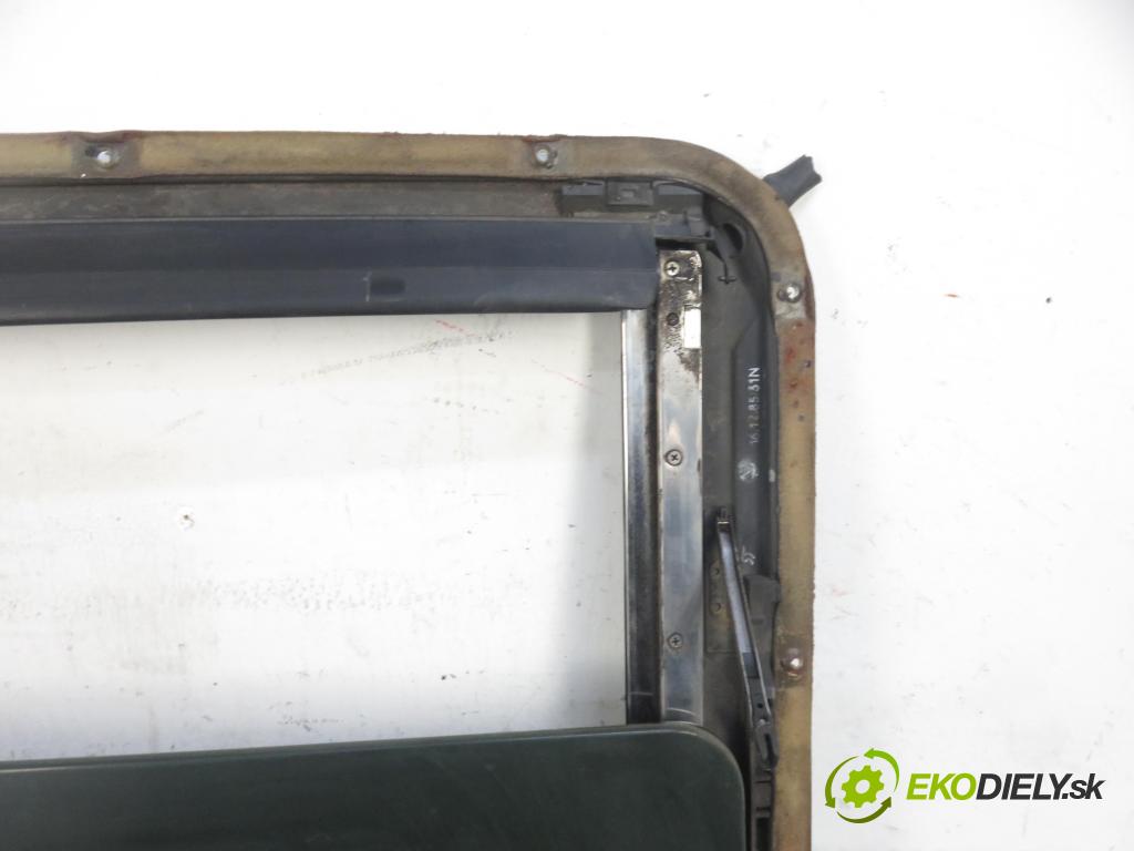 MERCEDES-BENZ Sedan (W124) SEDAN 1986 2497,00 Szyberdachy 2497,00 střešní okno  (Okna karoserie)