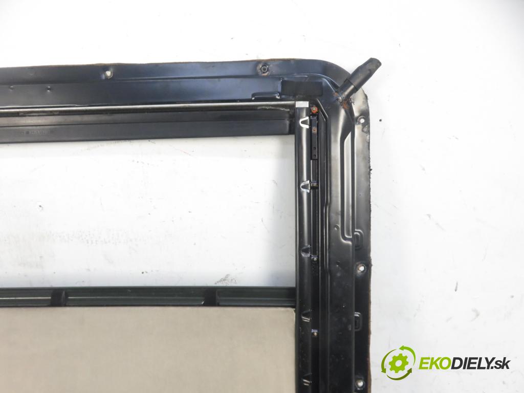 MERCEDES-BENZ Sedan (W124) SEDAN 1986 2497,00 Szyberdachy 2497,00 střešní okno  (Okna karoserie)