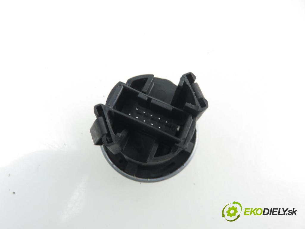 BMW 5 Touring (E61) KOMBI 2009 1995,00 Panele sterowania, przełączniki 1995,00 vypínač Start brzdových svetiel Motor 9110359