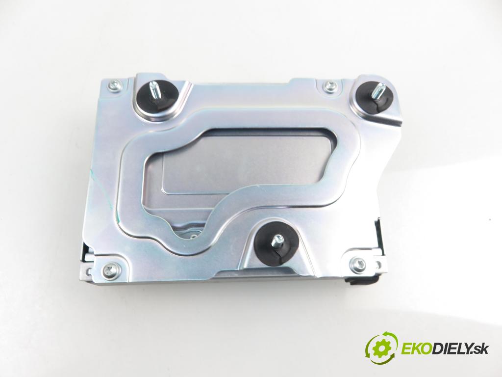 HYUNDAI SONATA VI (YF) SEDAN 2014 2359,00 Wzmacniacze 2359,00 Zosilňovač 963703S250 (Zosilňovače)