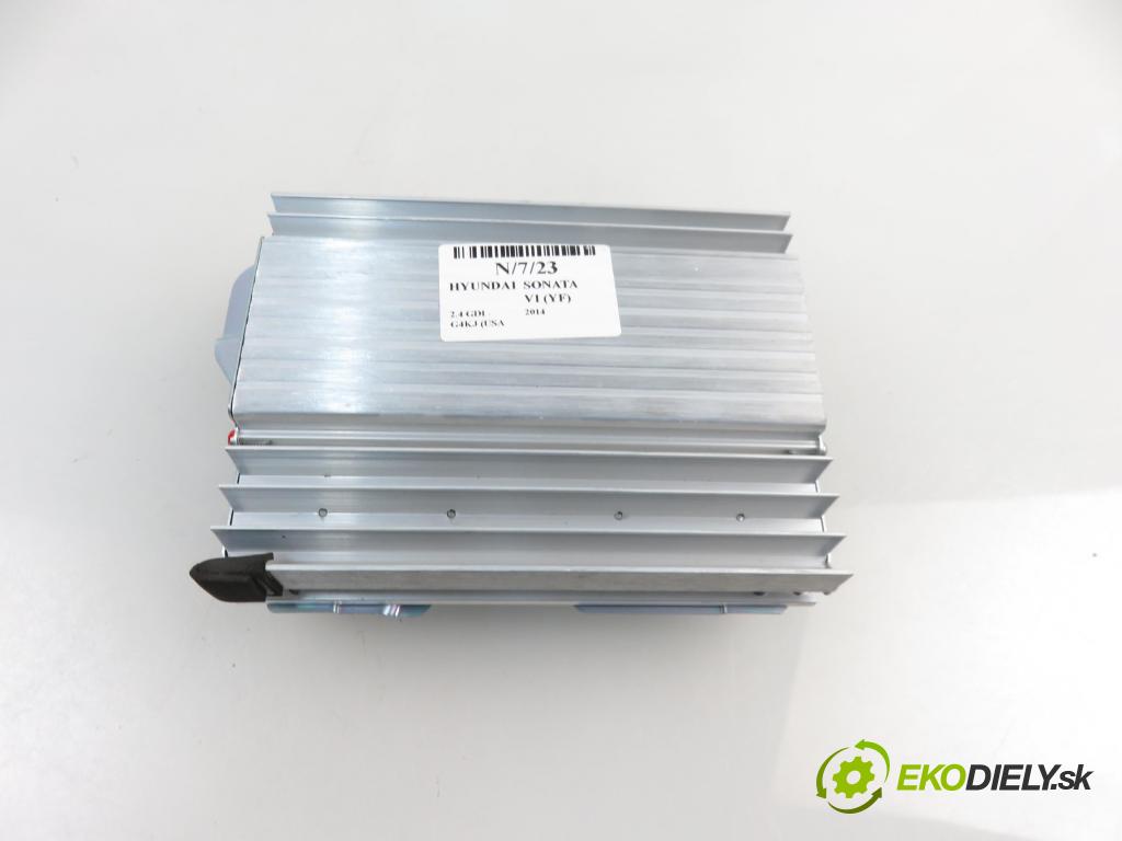 HYUNDAI SONATA VI (YF) SEDAN 2014 2359,00 Wzmacniacze 2359,00 Zosilňovač 963703S250 (Zosilňovače)