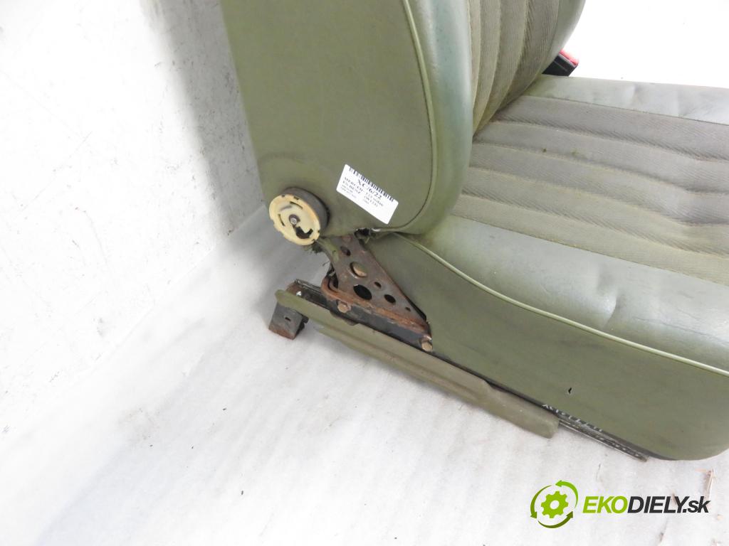 MERCEDES-BENZ 123 sedan (W123) SEDAN 1983 2998,00 Fotele, kanapy 2998,00 Sedadlá, sedačky
