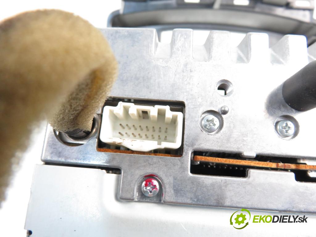 MAZDA 5 (CR19) MINIVAN 2006 81,00 2.0 MZR-CD 110 - RF7J 1998,00 RADIO CD 14792086