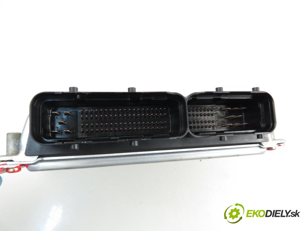 HYUNDAI TRAJET (FO) MINIVAN 2002 1991,00 Sterowniki silnika 1991,00 Riadiaca jednotka Motor 0281010580; 3910127130