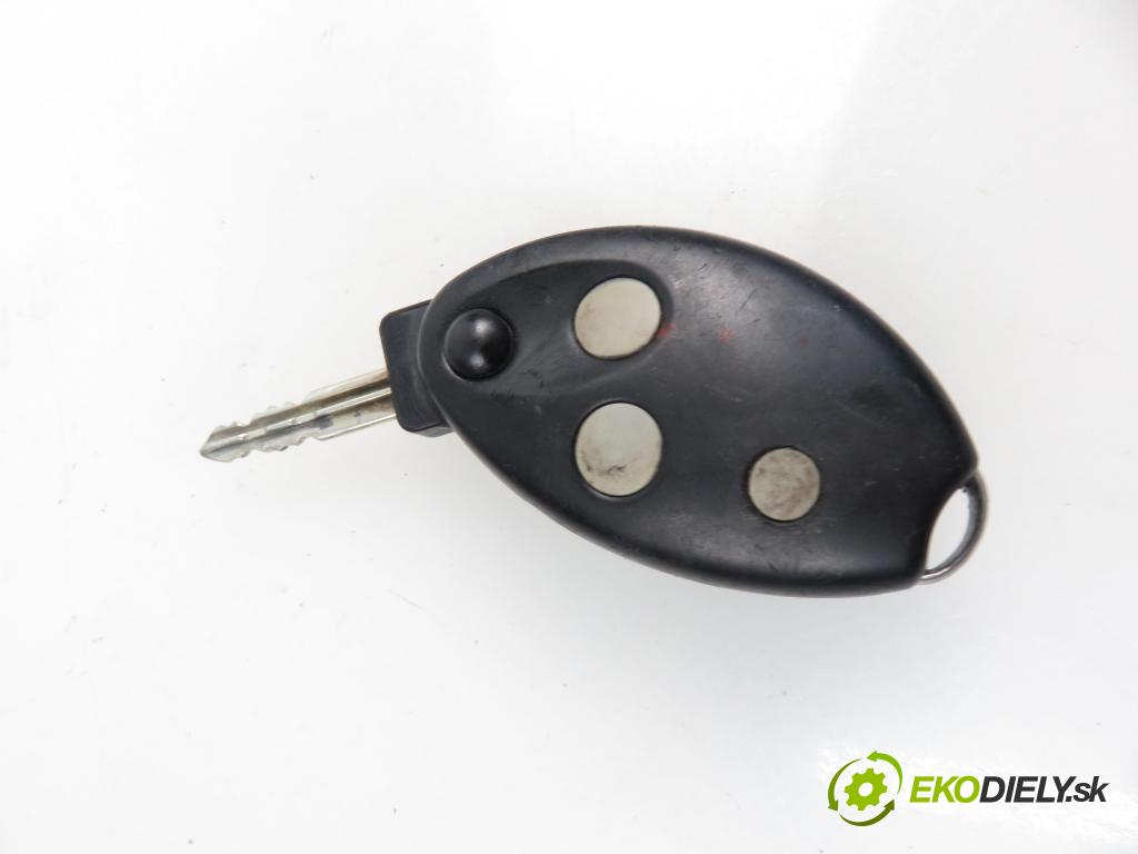CITROEN XSARA Break (N2) HB 2003 1360,00 Stacyjki 1360,00 spinačka  (Spínacie skrinky a kľúče)