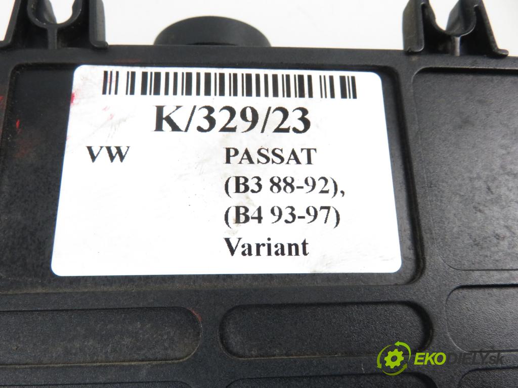 VW PASSAT B3/B4 (3A2, 35I) SEDAN 1990 1781,00 Sterowniki silnika 1781,00 Riadiaca jednotka Motor 0261203188; 8A0907311L
