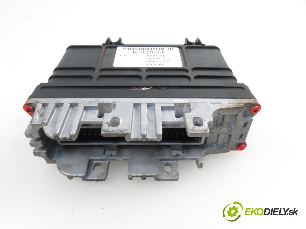 VW PASSAT B3/B4 (3A2, 35I) SEDAN 1990 1781,00 Sterowniki silnika 1781,00 Riadiaca jednotka Motor 0261203188; 8A0907311L