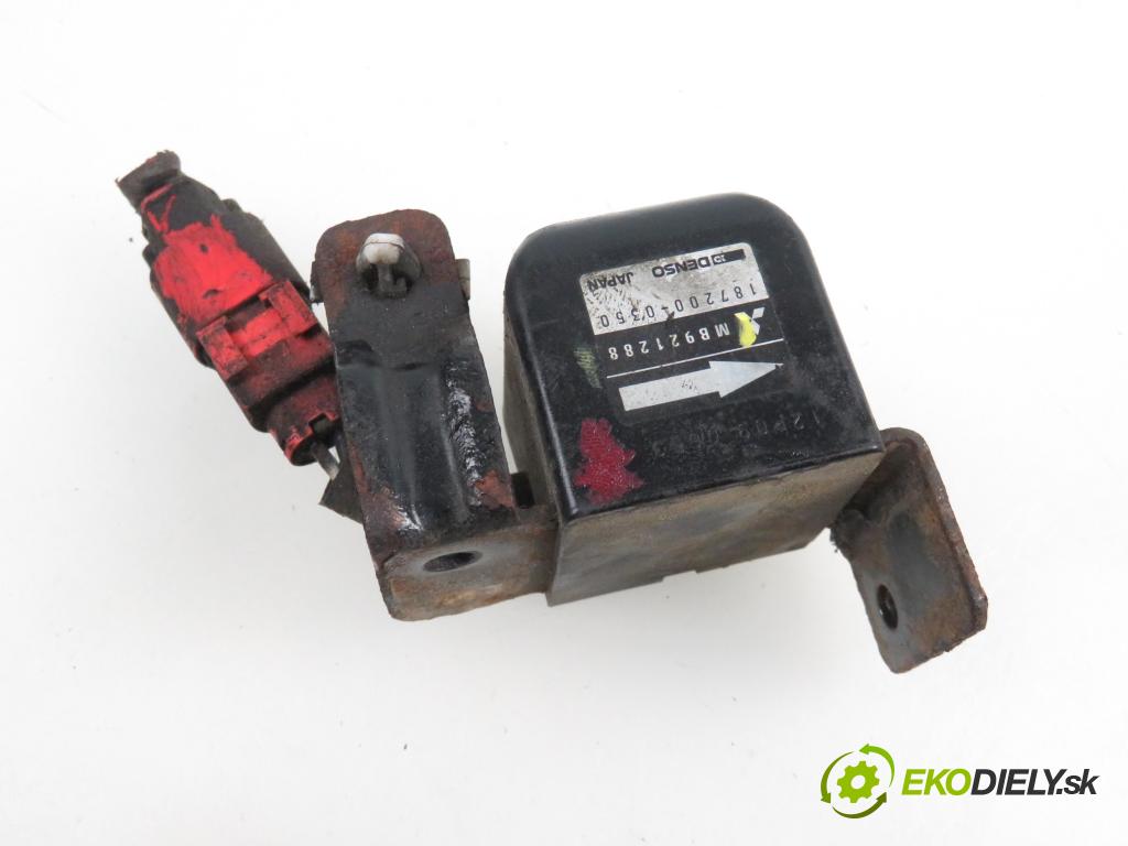 MITSUBISHI PAJERO II (V3_W, V2_W, V4_W) TERENOWY 1995 2835,00 Czujniki uderzenia 2835,00 Snímač nárazu MB921288 (Snímače nárazu)