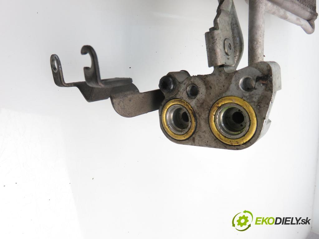 VOLVO V50 (MW) KOMBI 2007 2400,00 Chłodnice klimatyzacji (skraplacze) 2400,00 chladič klimatizácie 31356003 (Chladiče klimatizácie)