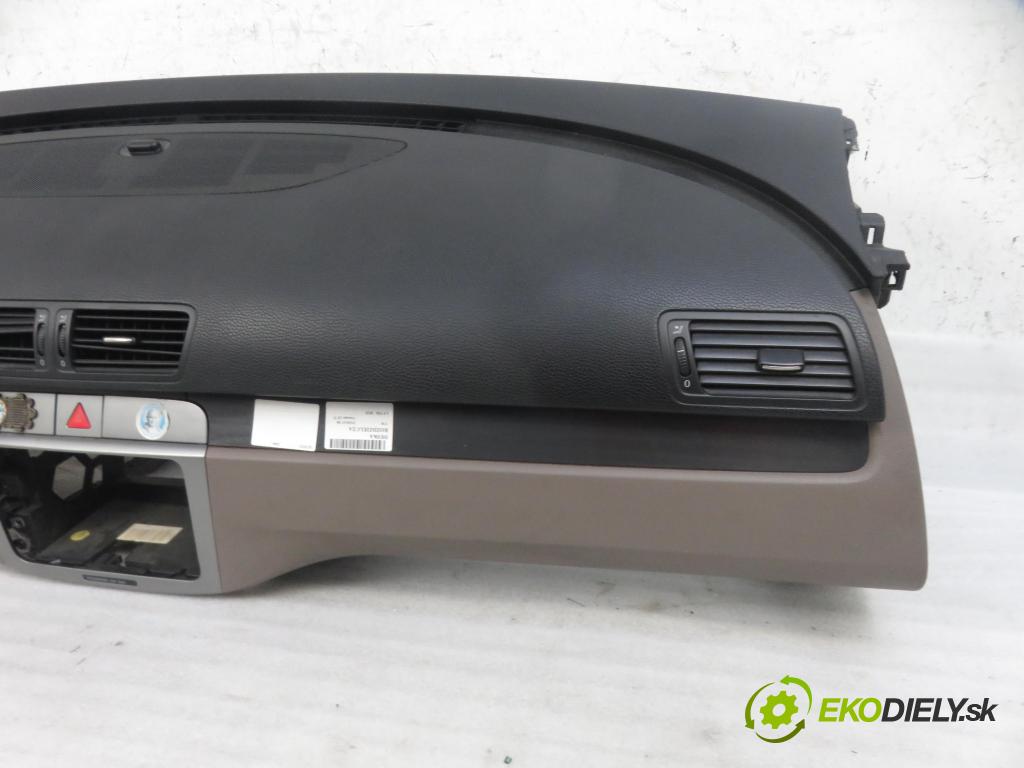 VW PASSAT B6 Variant (3C5) KOMBI 2006 1896,00 Deski rozdzielcze, konsole 1896,00 doska