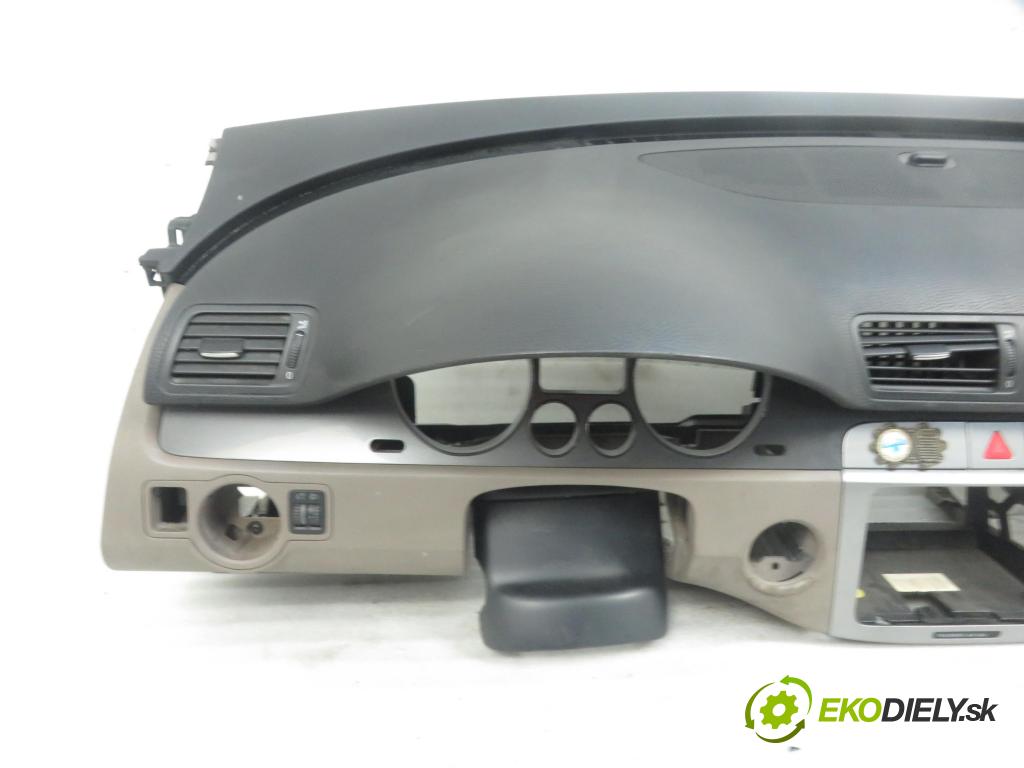 VW PASSAT B6 Variant (3C5) KOMBI 2006 1896,00 Deski rozdzielcze, konsole 1896,00 doska