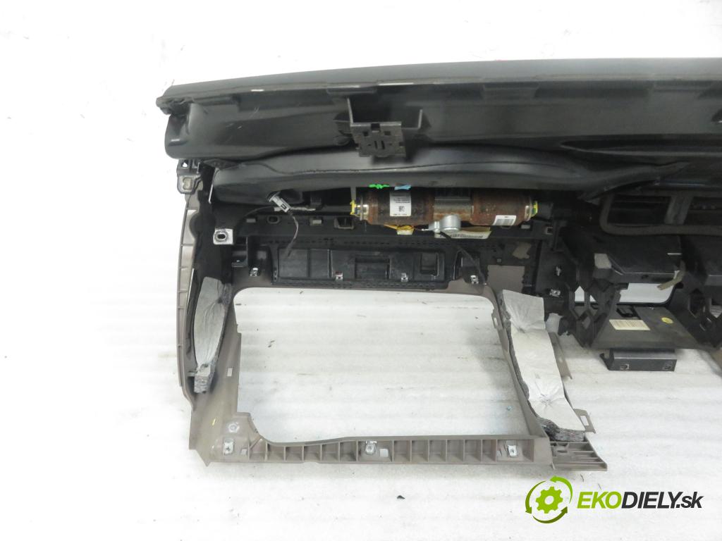 VW PASSAT B6 Variant (3C5) KOMBI 2006 1896,00 Deski rozdzielcze, konsole 1896,00 doska