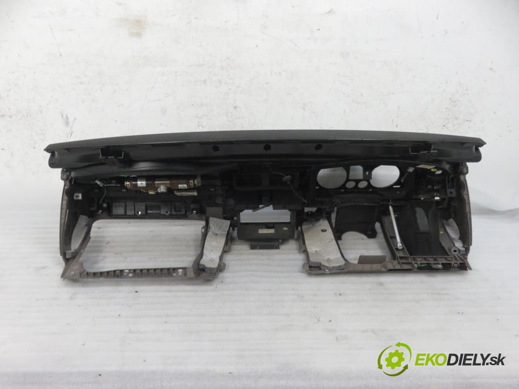 VW PASSAT B6 Variant (3C5) KOMBI 2006 1896,00 Deski rozdzielcze, konsole 1896,00 doska