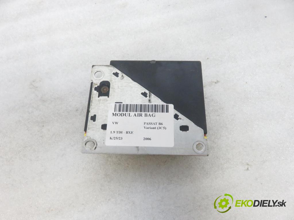 VW PASSAT B6 Variant (3C5) KOMBI 2006 1896,00 Deski rozdzielcze, konsole 1896,00 doska