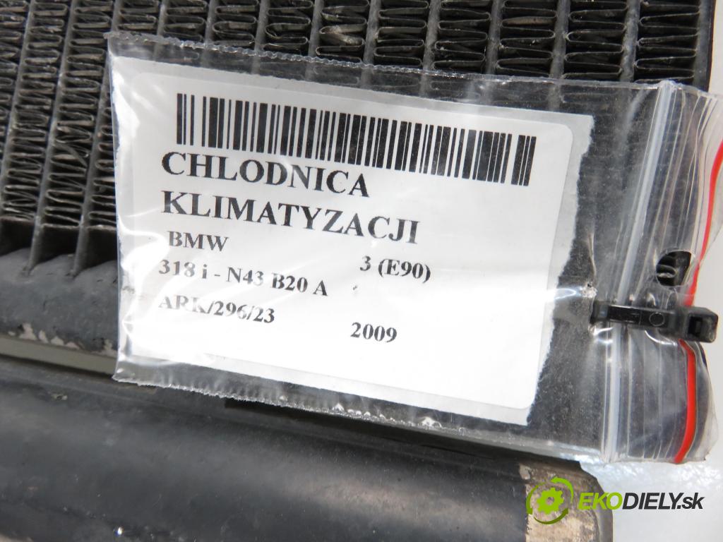 BMW 3 (E90) SEDAN 2009 1995,00 Chłodnice klimatyzacji (skraplacze) 1995,00 chladič klimatizácie 9206300 (Chladiče klimatizácie)