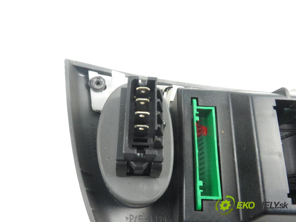 RENAULT SCENIC I (JA0/1_) MINIVAN 2002 1870,00 Panele sterowania, przełączniki 1870,00 Panel kúrenia KLIMATRONIK 7700435401