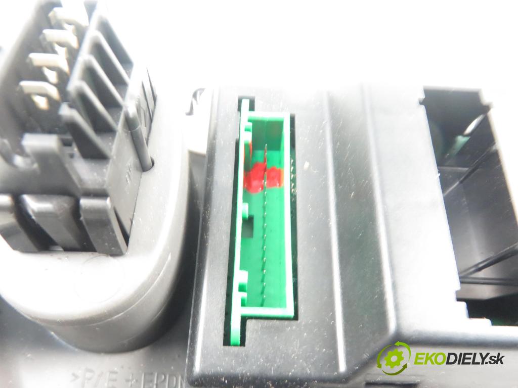 RENAULT SCENIC I (JA0/1_) MINIVAN 2002 1870,00 Panele sterowania, przełączniki 1870,00 Panel kúrenia KLIMATRONIK 7700435401