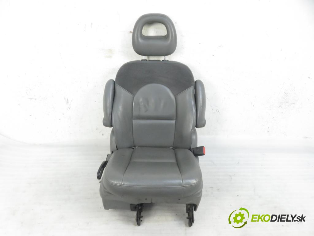 CHRYSLER VOYAGER IV (RG, RS) MINIVAN 2006 2776,00 Fotele, kanapy 2776,00 Sedadlo 2 RIADOK: pravy