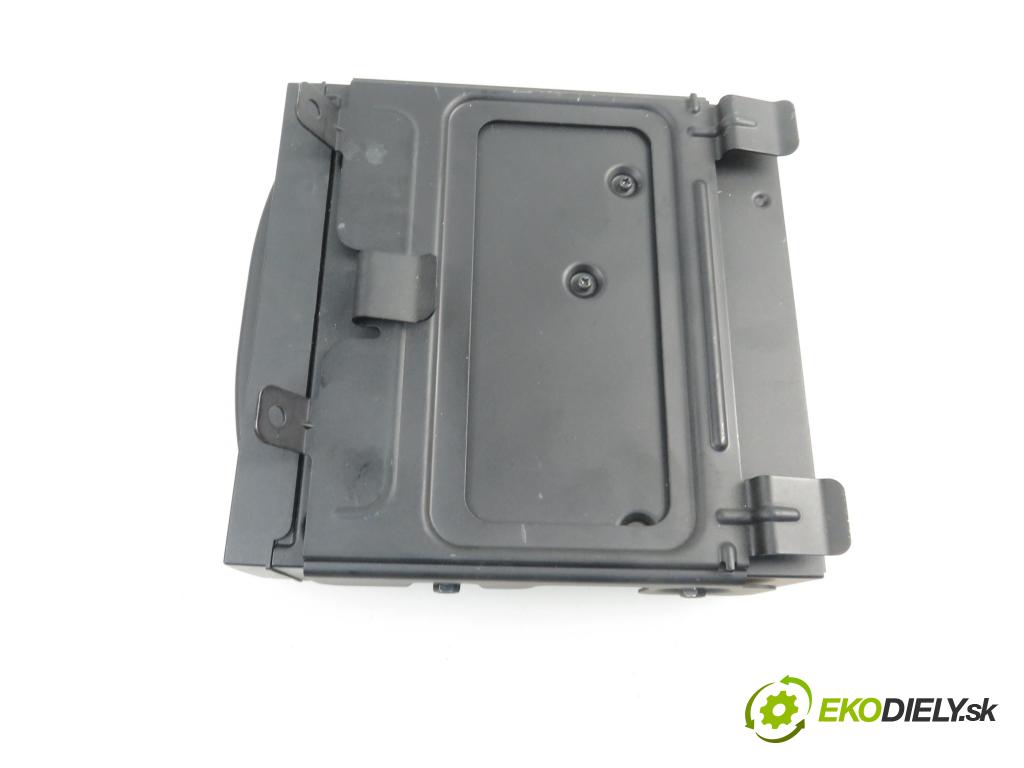 VOLVO V50 (MW) KOMBI 2007 2400,00 Nawigacje GPS fabryczne 2400,00 čítač navigácie 31215512; 30657371 (Ostatné)