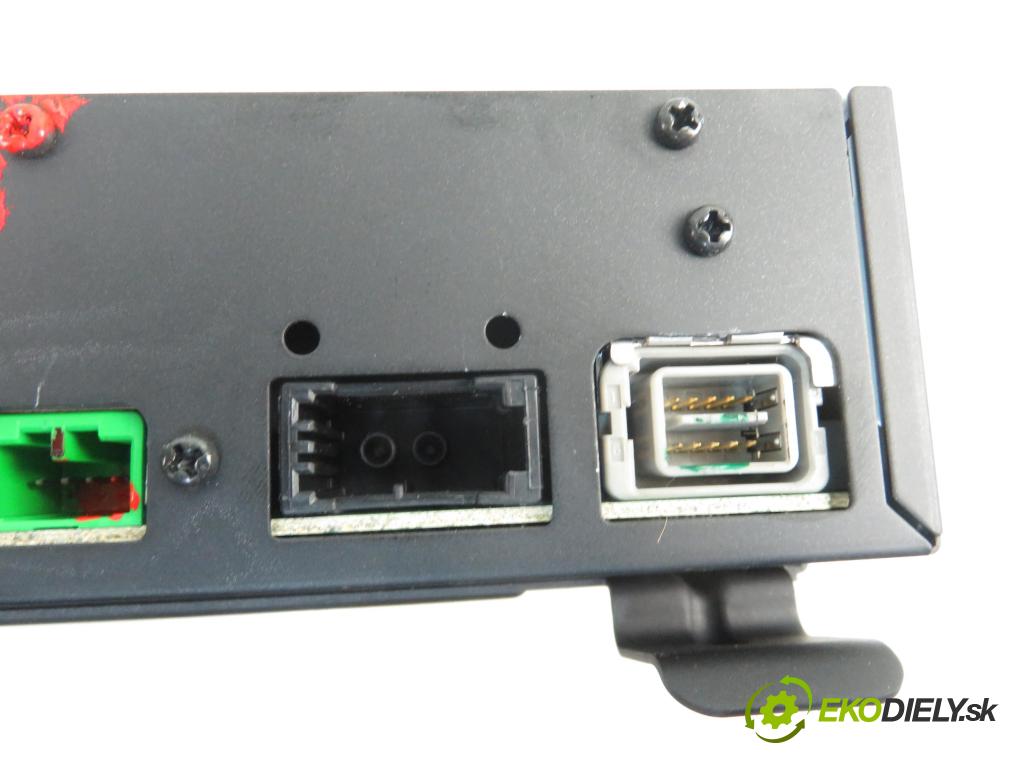 VOLVO V50 (MW) KOMBI 2007 2400,00 Nawigacje GPS fabryczne 2400,00 čítač navigácie 31215512; 30657371 (Ostatné)