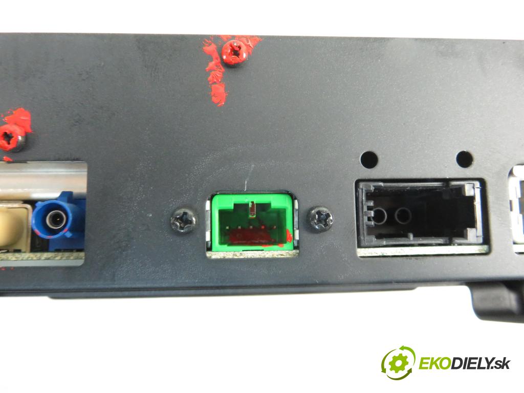 VOLVO V50 (MW) KOMBI 2007 2400,00 Nawigacje GPS fabryczne 2400,00 čítač navigácie 31215512; 30657371 (Ostatné)